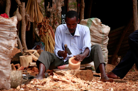 木の仕事とケニアの職人たち